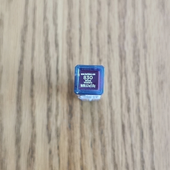 BURT'S Bees Liquid Lipstick Wine Waters New - Picture 4 of 6